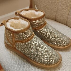 Embellished Tan Shearling-Lined Ankle Boots Size 6M